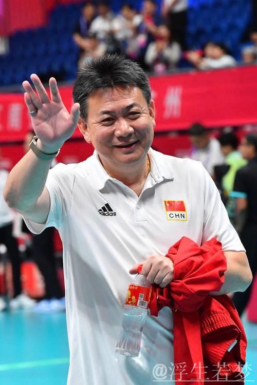 重返上海女排执教23年后，蔡斌：专注过程方能收获成功