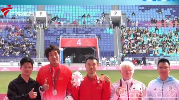 苏炳添亮相广东奥体中心为残疾运动健儿颁奖