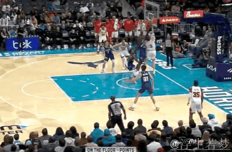 吉迪突然变向突破上篮命中,公牛领先5分仅剩39秒 吉迪突然变向突破上篮命中,公牛领先5分仅剩39秒